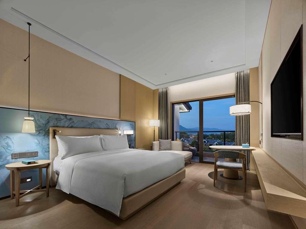 Doubletree By Hilton Taizhou Shenxianju Hotel Room photo